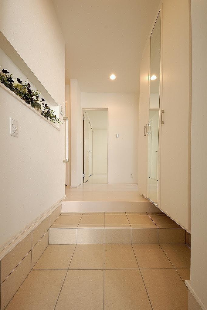 Other introspection. Enhancement also entrance storage. Also because with a cabinet on the wall, It is also possible to decorate your favorite goods accessories and photos. Room (August 2012) shooting