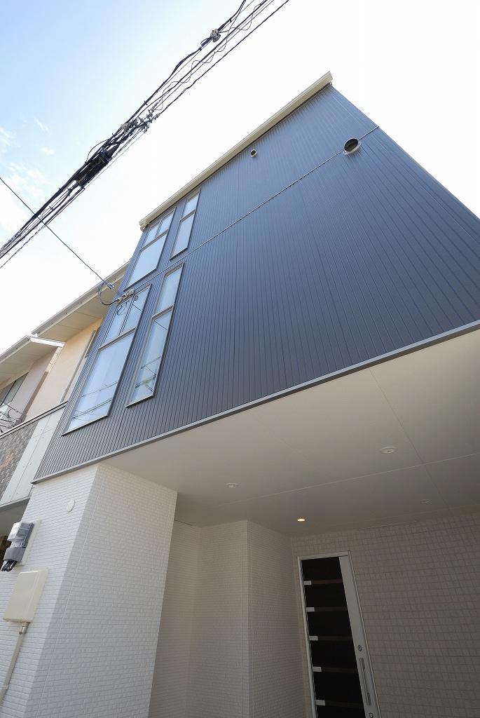 Local appearance photo. Design window is characteristic. Timeless design with modern. Blow to LDK, Consideration to lighting, such as roof balcony.