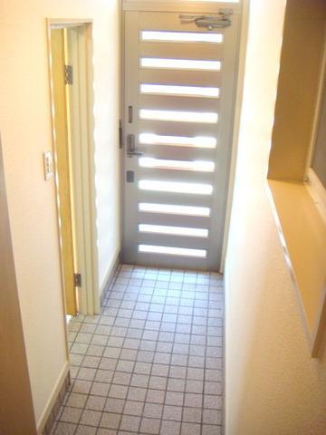 Entrance. "Taisho-ku ・ Buying and selling "entrance also relaxed