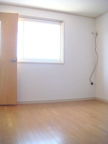 Non-living room. "Taisho-ku ・ Buying and selling "whole room is bright