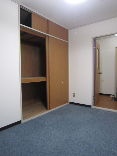 Living and room. Is there storage.