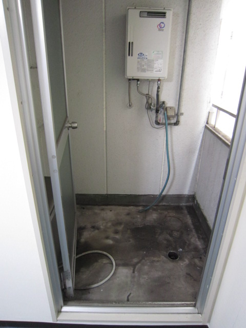 Balcony. A balcony. This washing machine veranda.