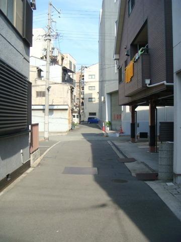 Local photos, including front road. "Taisho-ku ・ Buying and selling "front road spacious