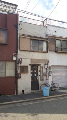 Local appearance photo. The appearance of the building (1)