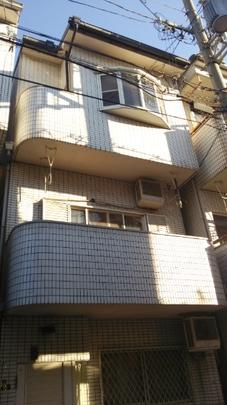 Local appearance photo. The appearance of the building (1)