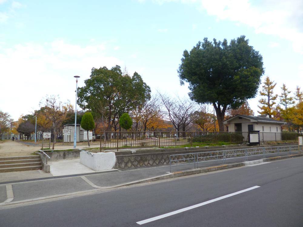 park. 450m until Kobayashi park