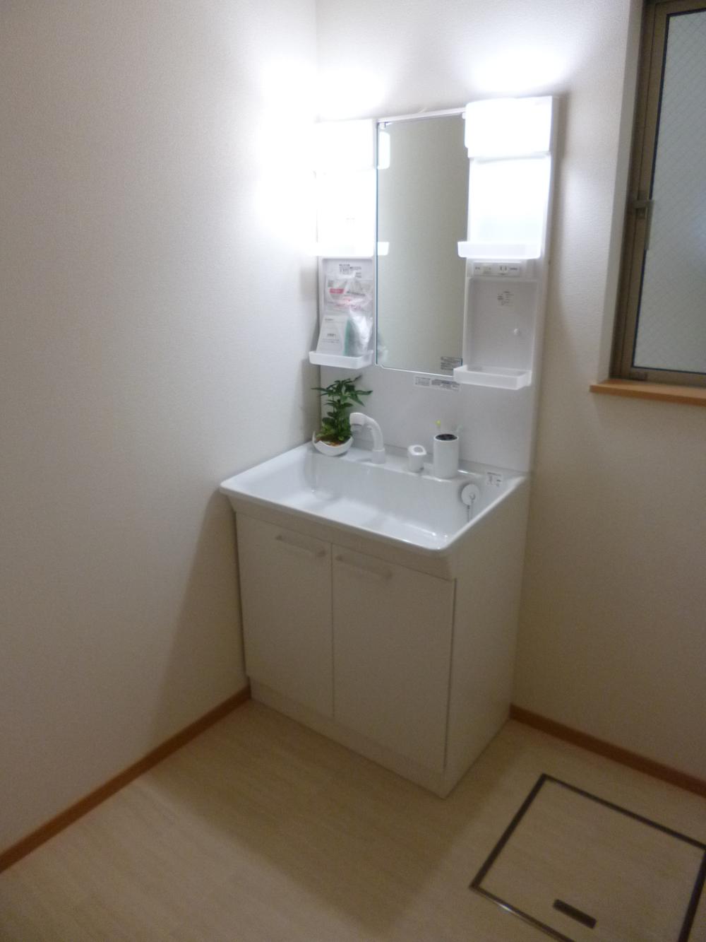 Wash basin, toilet. Indoor (11 May 2013) Shooting