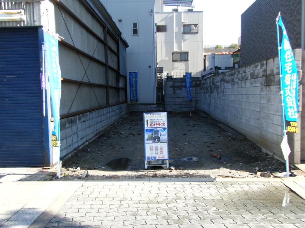 Local photos, including front road. Local (12 May 2013) Shooting