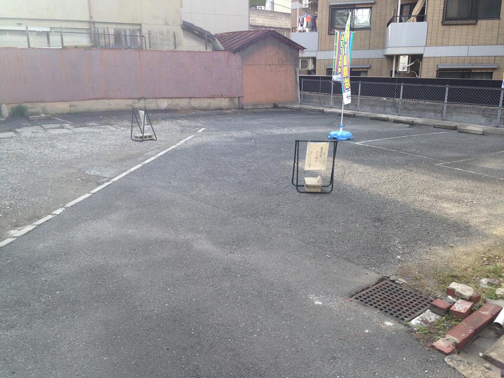 Local photos, including front road. Local (11 May 2013) Shooting