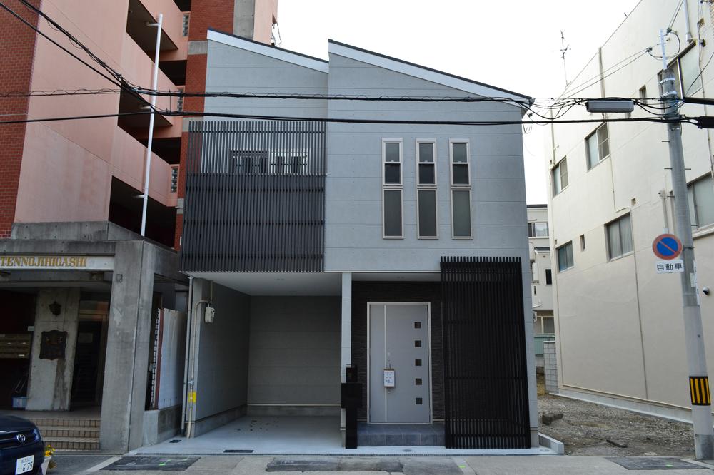 Model house photo. Model house (appearance)