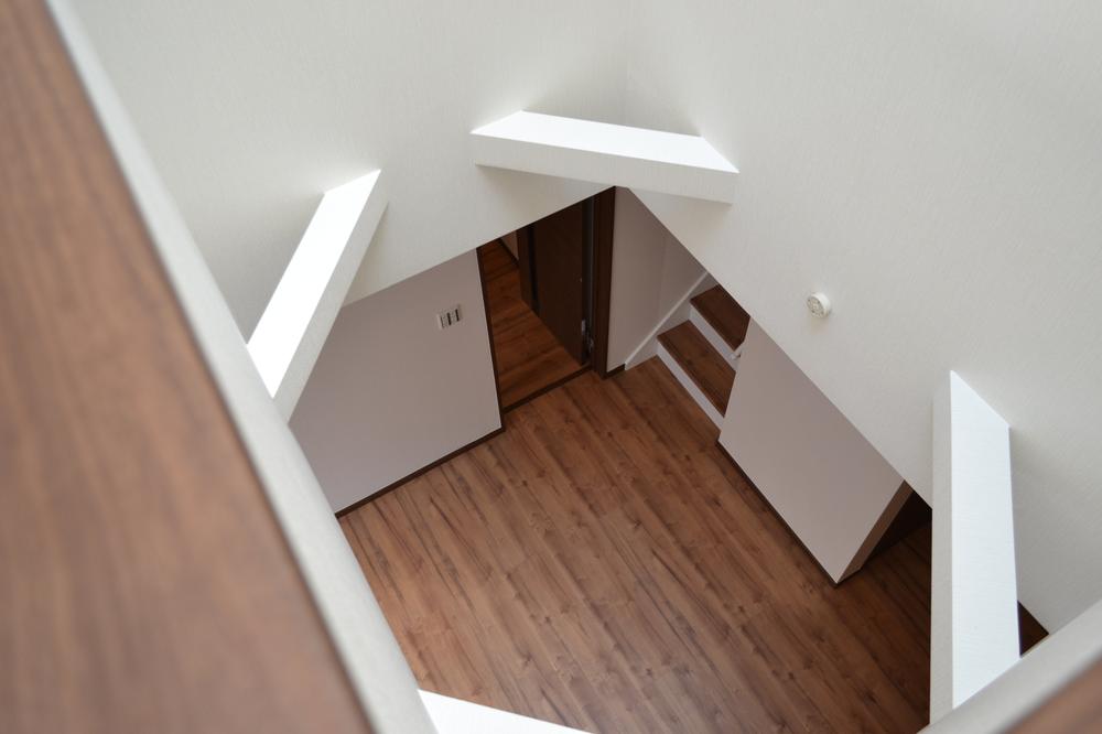 Model house photo. Indoor atrium design example