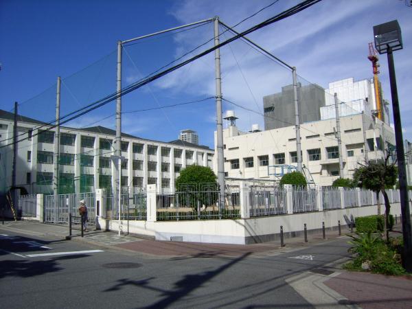 Junior high school. 640m up to junior high school Osaka Municipal Yuhigaoka junior high school