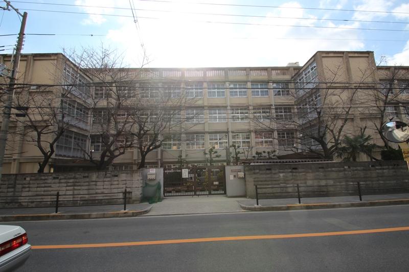 Junior high school. 1212m to Osaka City Tatsumidori junior high school