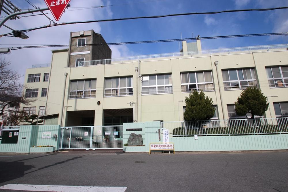 Primary school. 835m to Osaka Municipal Green Elementary School