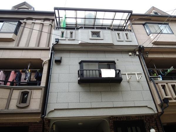 Local appearance photo. Good bay window