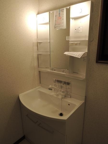 Wash basin, toilet. New shampoo dresser. 