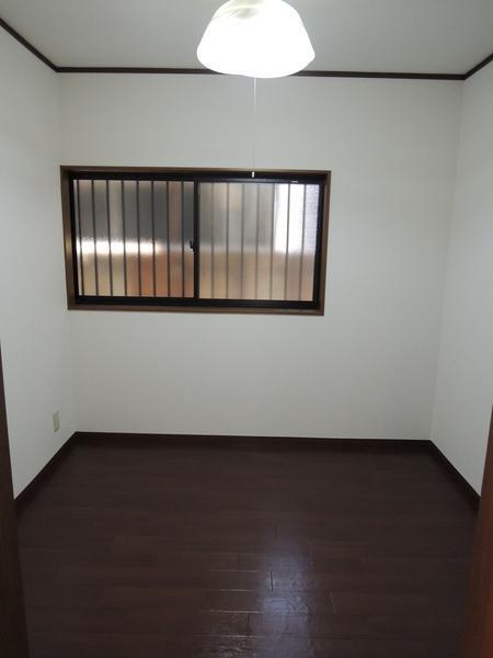 Non-living room. 1 Kaiyoshitsu 4.5 Pledge. 