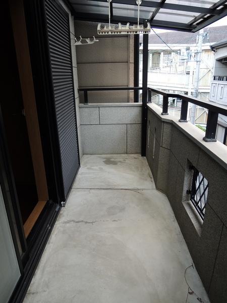 Balcony. 3rd floor balcony. It is spread. 