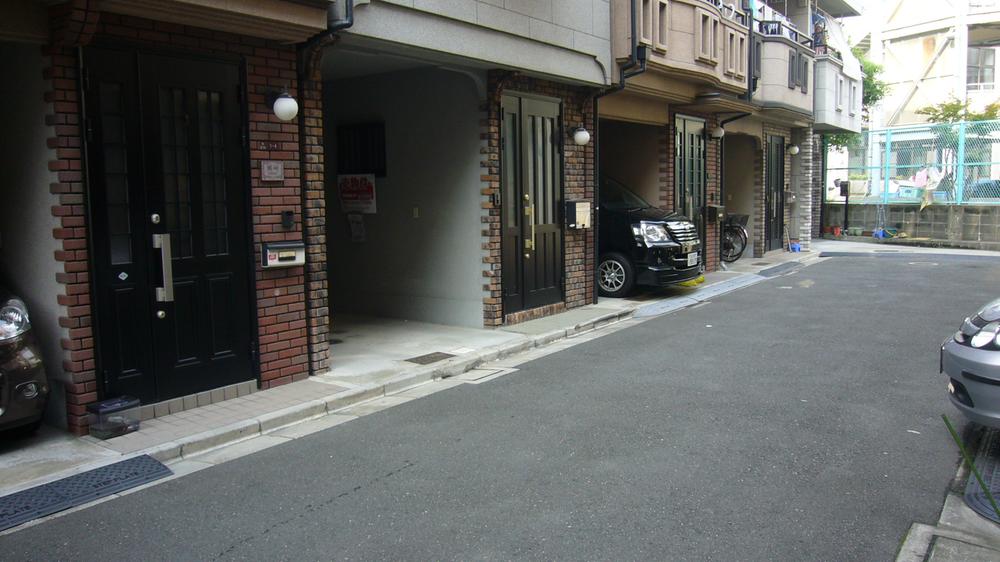 Local photos, including front road. Frontal road