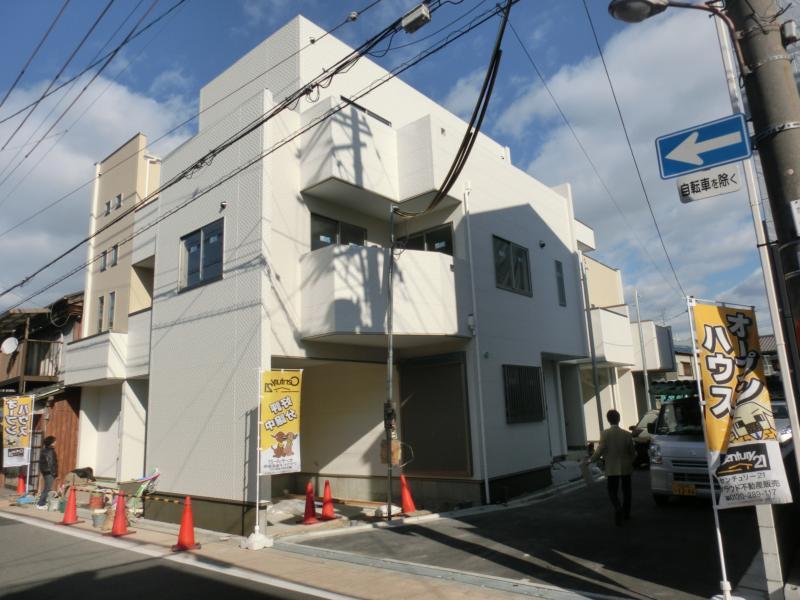 Local photos, including front road. Open House held!