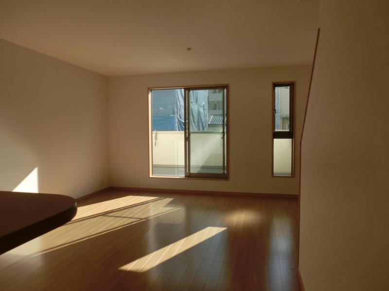 Living. South-facing bright living!