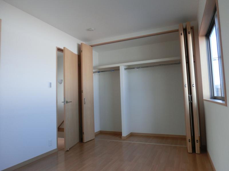 Receipt. Each room closet equipped!