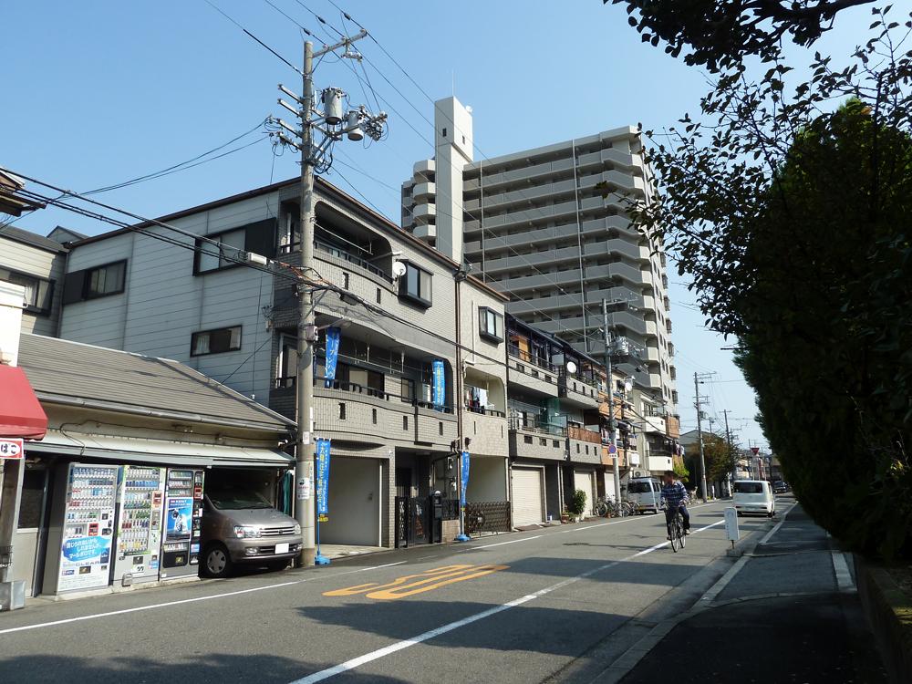 Local photos, including front road. December 2013 local shooting