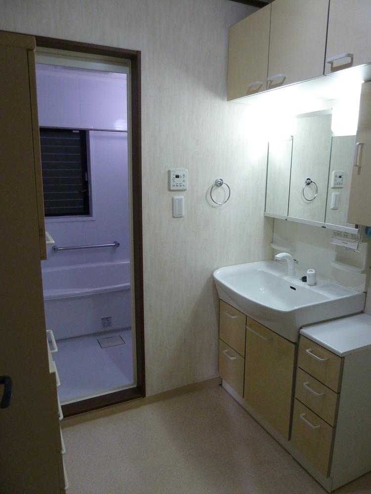 Wash basin, toilet. December 2013 local shooting