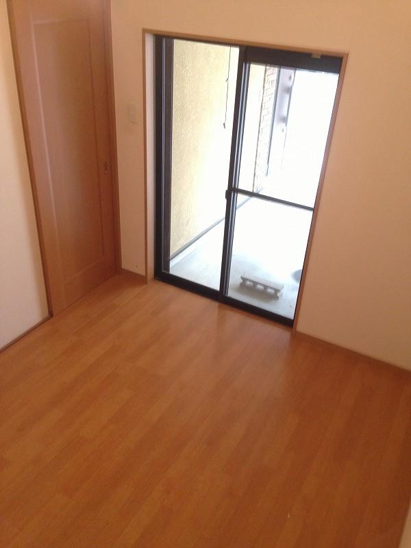 Non-living room. Ventilation is also good!