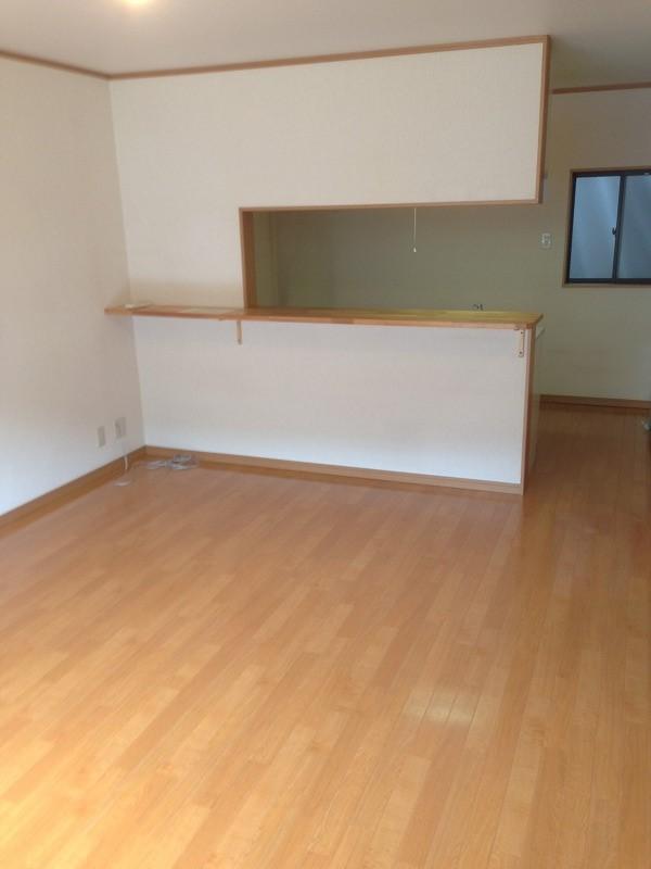 Living. The room is beautiful!