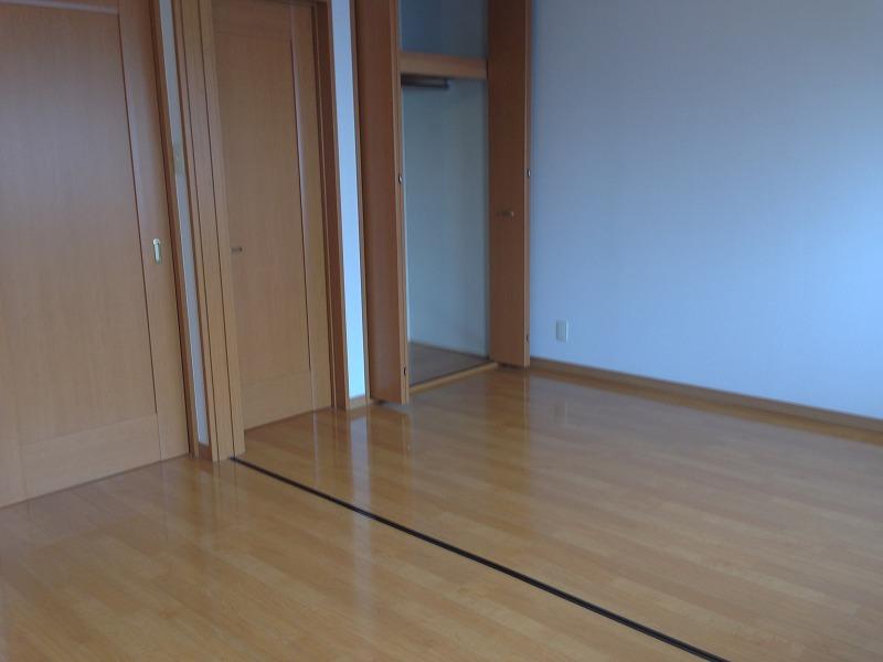 Non-living room. It can be used separately to suit your style.