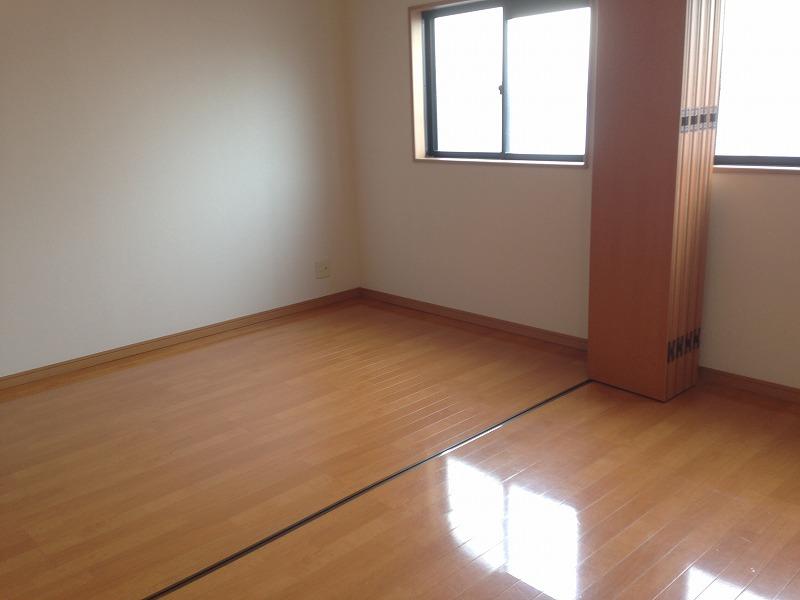 Other introspection. Children are a big joy is divided into two rooms with larger children.