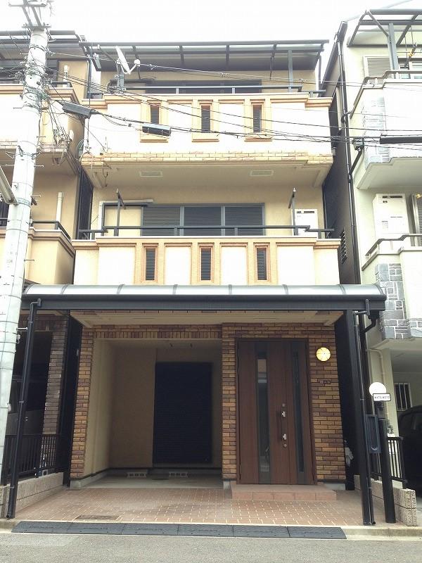 Local appearance photo. Also it is pleased the front of the car port in Built 2003!