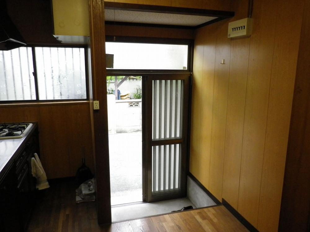 Entrance. Local (10 May 2013) Shooting