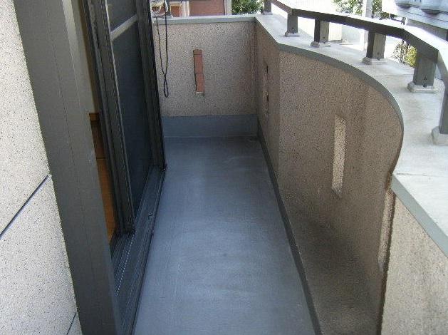 Balcony. Effortlessly wash at wide balcony!