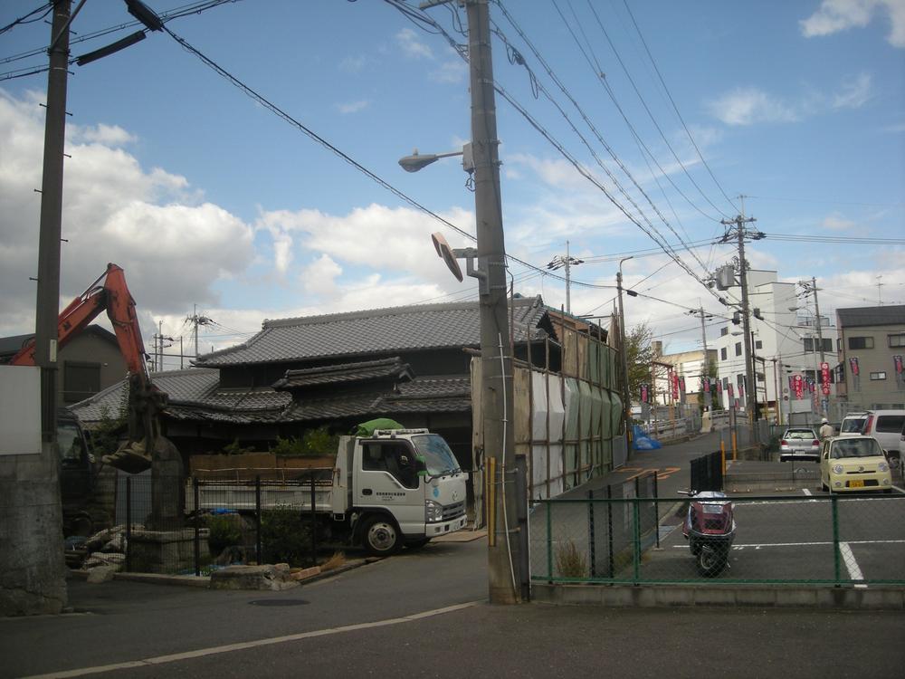 Local photos, including front road. Local (10 May 2013) Shooting