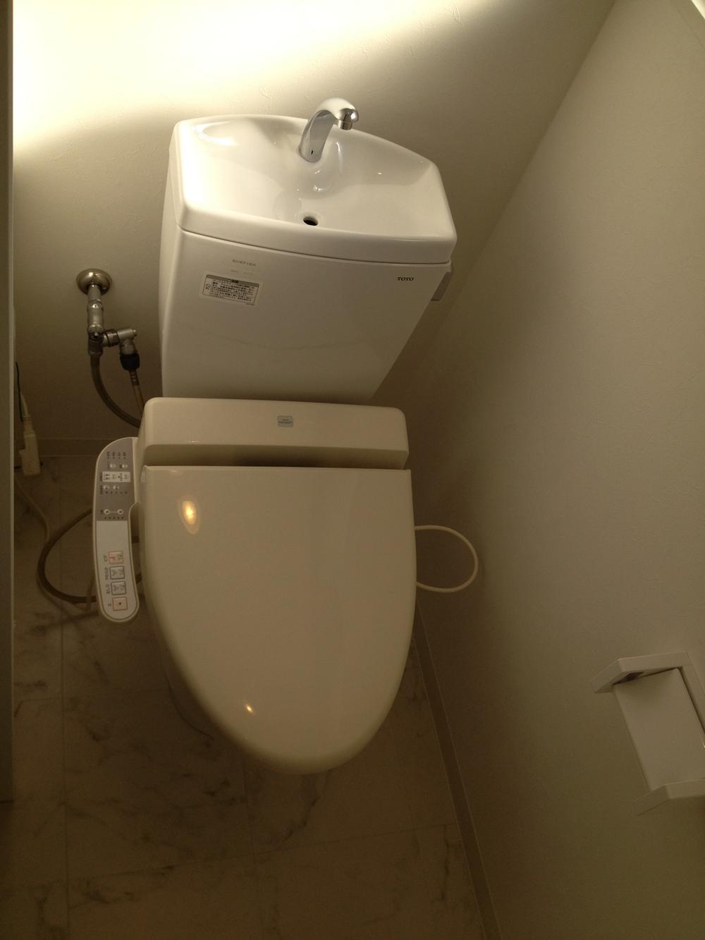 Toilet. Local (11 May 2013) Shooting