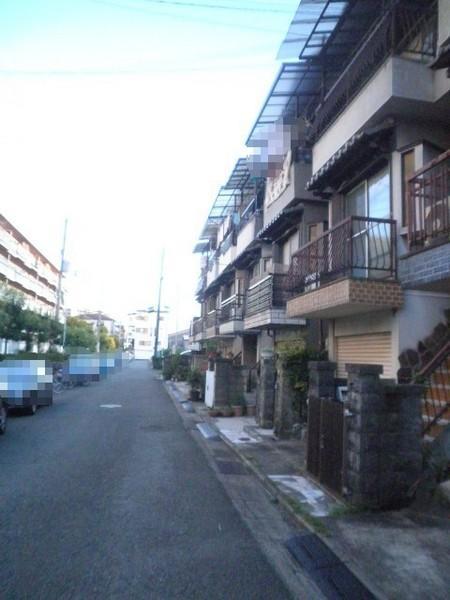 Other.  ☆ Front road about 4m