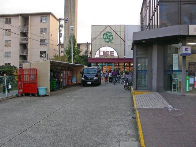 Supermarket. Until Life Matsutaomiya shop 1286m