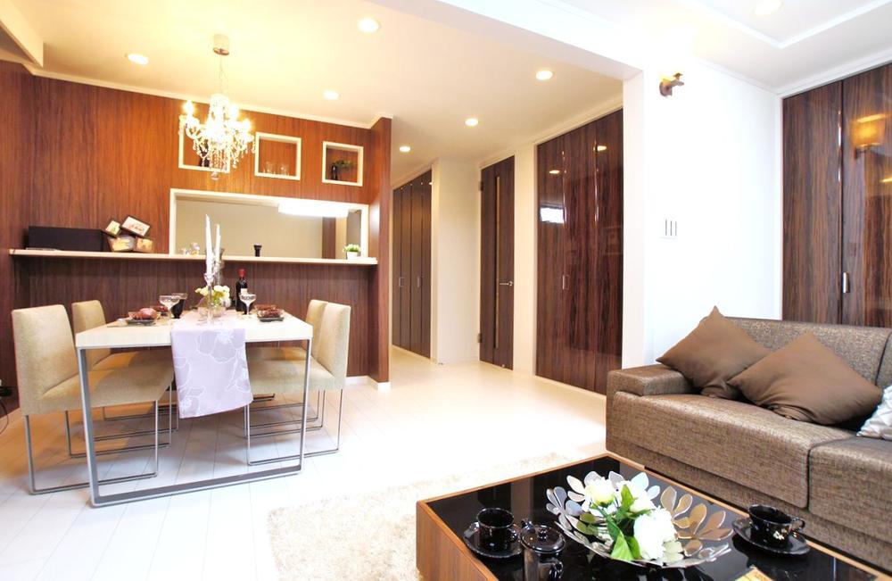 Building plan example (introspection photo). Spacious feeling of freedom because it led from the kitchen to the living room! Since the appearance of the children playing in the living room from the mom who is in face-to-face kitchen is visible, It is safe [Building plan example] Building price 23.5 million yen, Building area 145.03 sq m