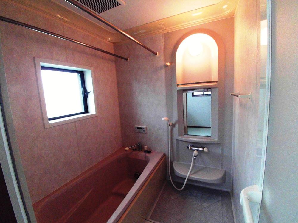 Bathroom. Spacious bathroom that can be bathing with children