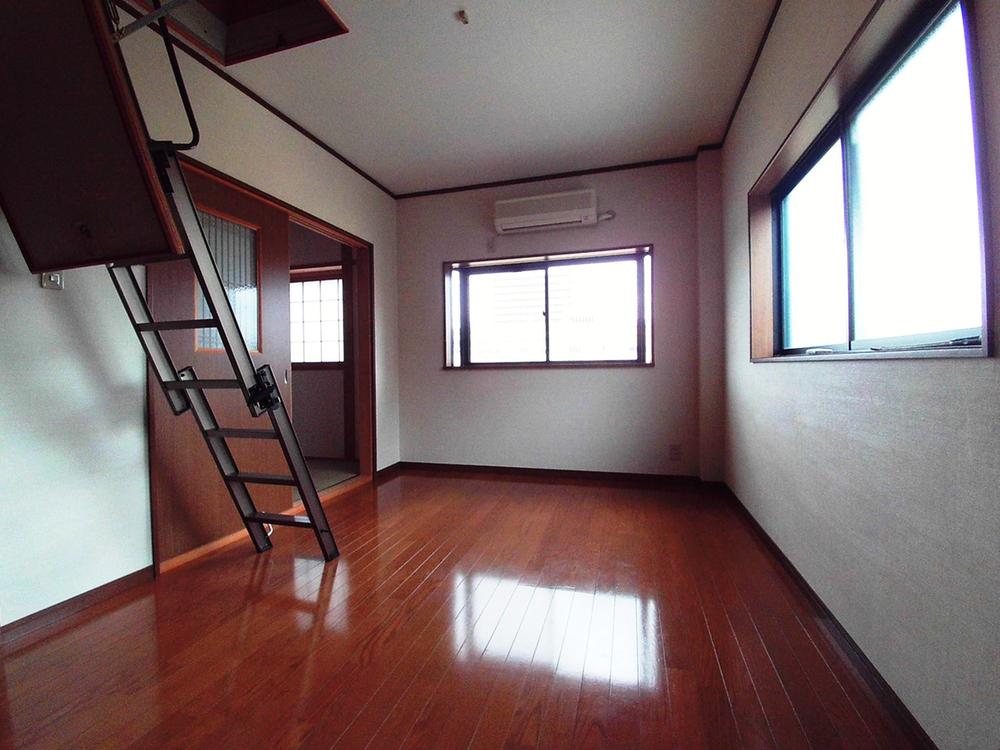 Non-living room. Bright 3 Kaiyoshitsu