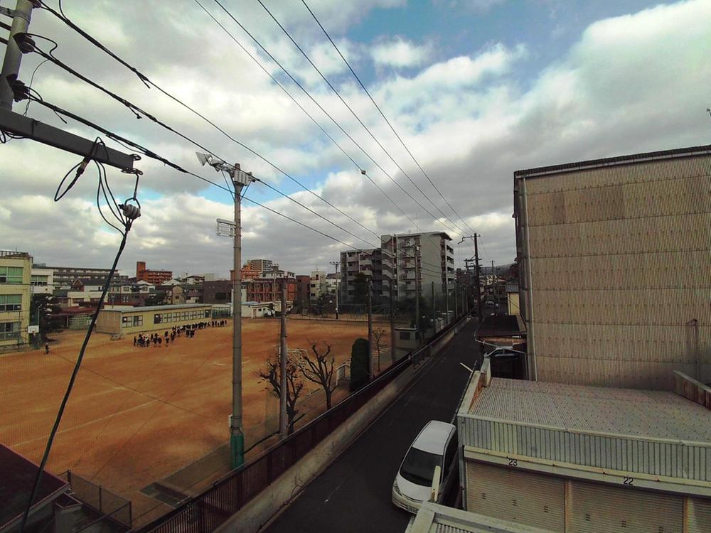 View photos from the dwelling unit. Daylighting ・ Ventilation is a good corner lot! !