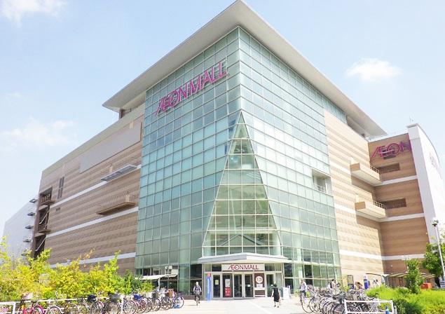 Aeon Mall Tsurumi Very convenient and contains many stores.