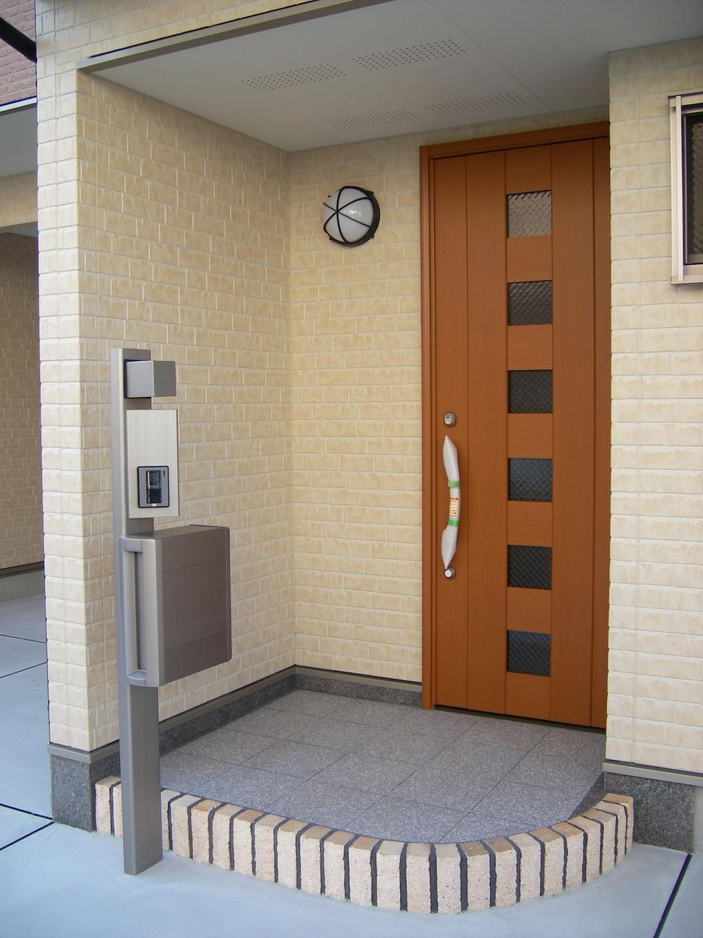 Same specifications photos (appearance). It will be determined by the entrance porch of my favorite design.