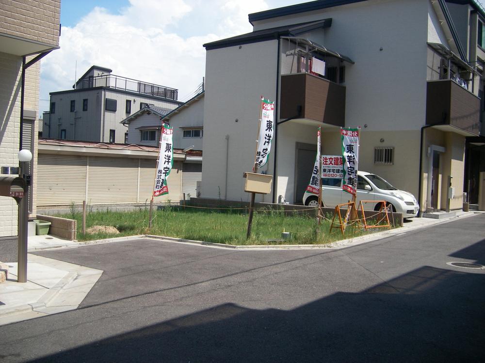 Local photos, including front road. Local (July 2013) Shooting