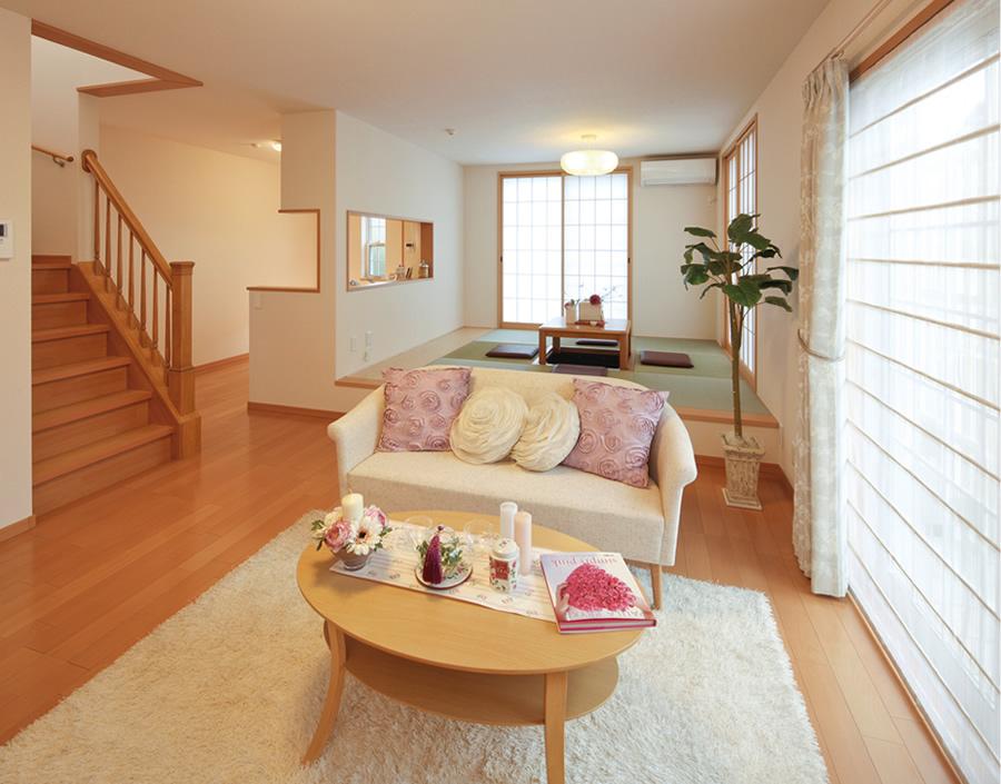 Building plan example (introspection photo). Daylighting ・ Living to further feel the excellent town of charm to ventilation ・ dining. The most suitable frontage for each partition, And implemented by the window position. (Our example of construction)