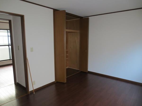 Non-living room. Perfect is wide on the third floor 10 Pledge Western-style Master Bedroom