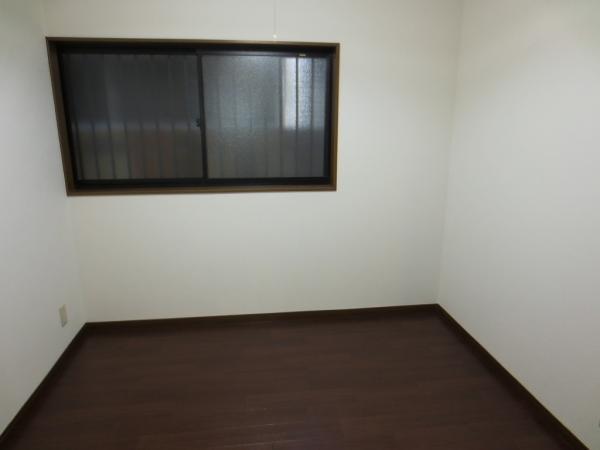 Non-living room. First floor 4.5 Pledge Western-style