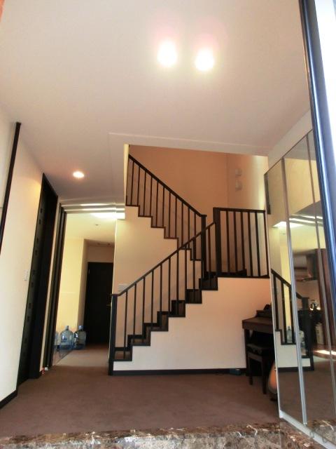 Entrance. Spacious entrance classy! 